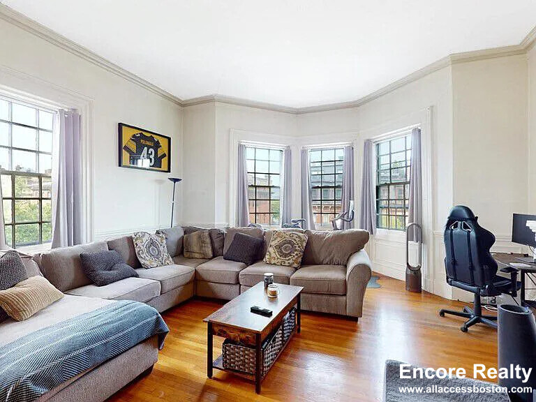 1 Gloucester St, Back Bay