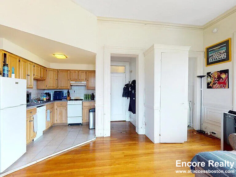 1 Gloucester St, Back Bay