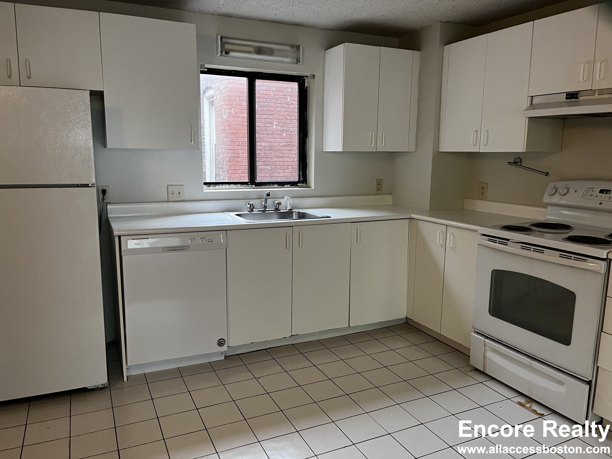 16 Elmer St, Central Square