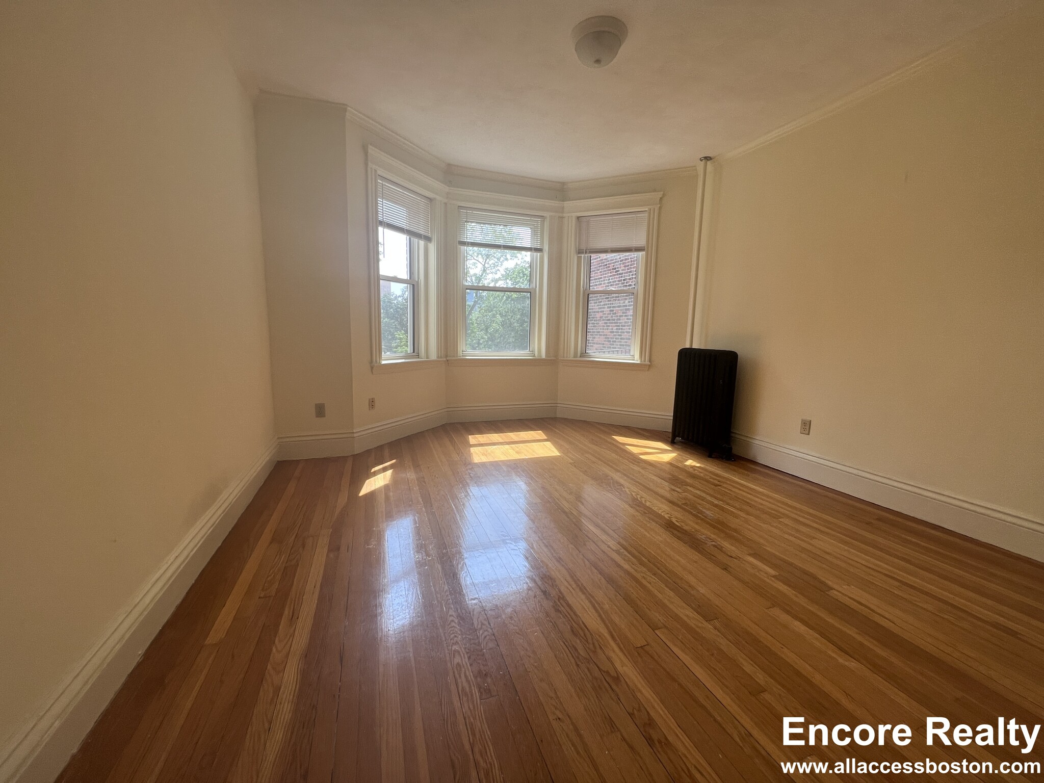 98 Queensberry St, Fenway