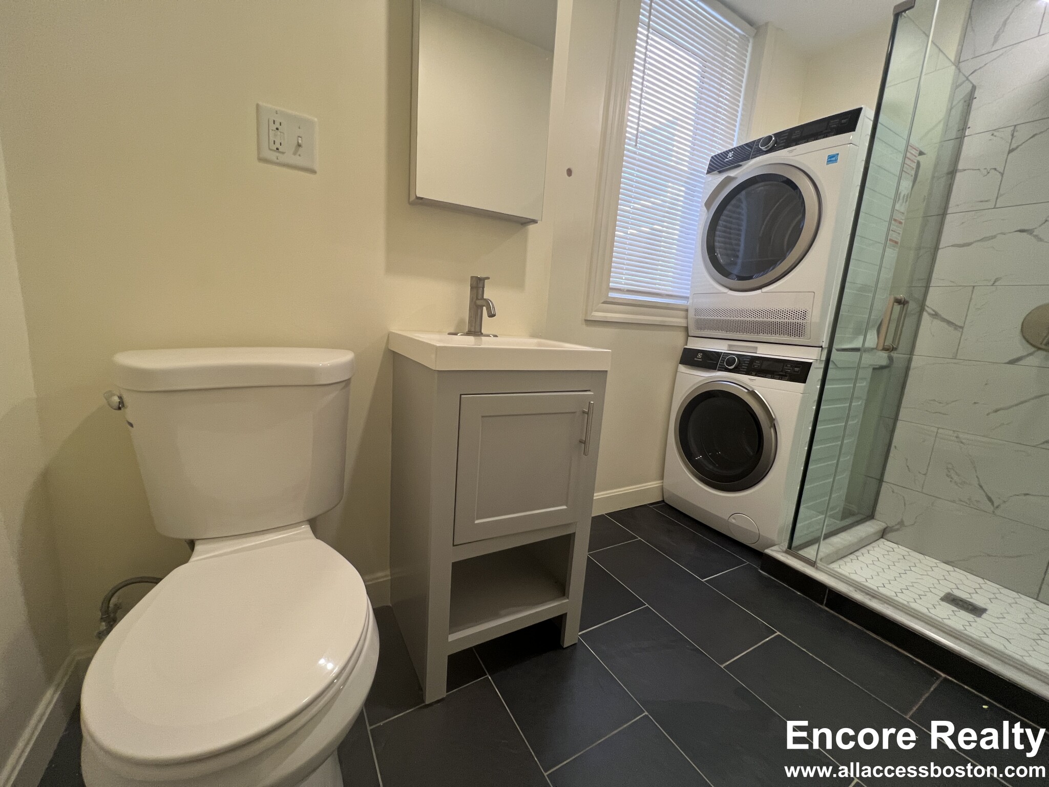 98 Queensberry St, Fenway