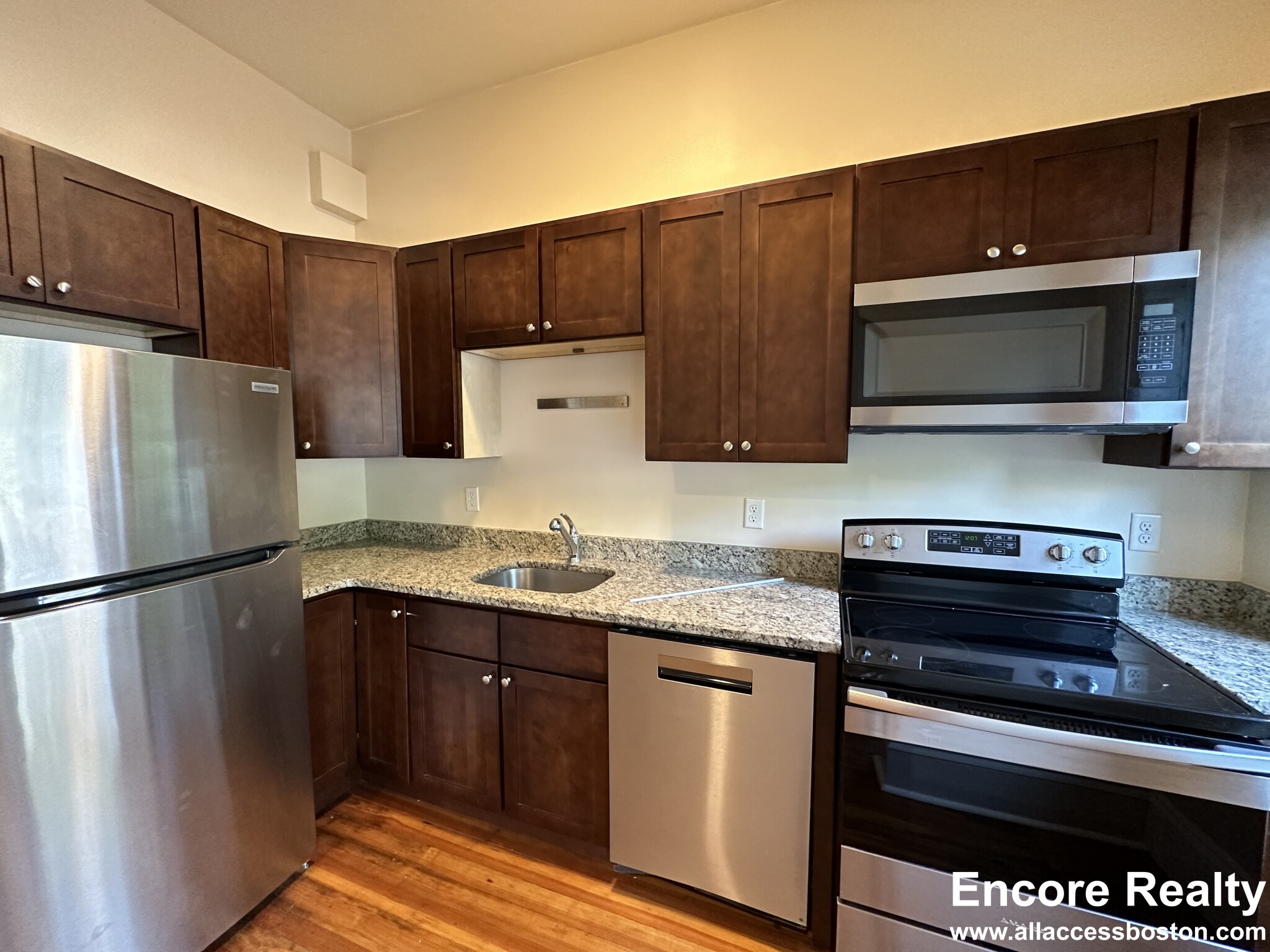 1463 Beacon St, Coolidge Corner