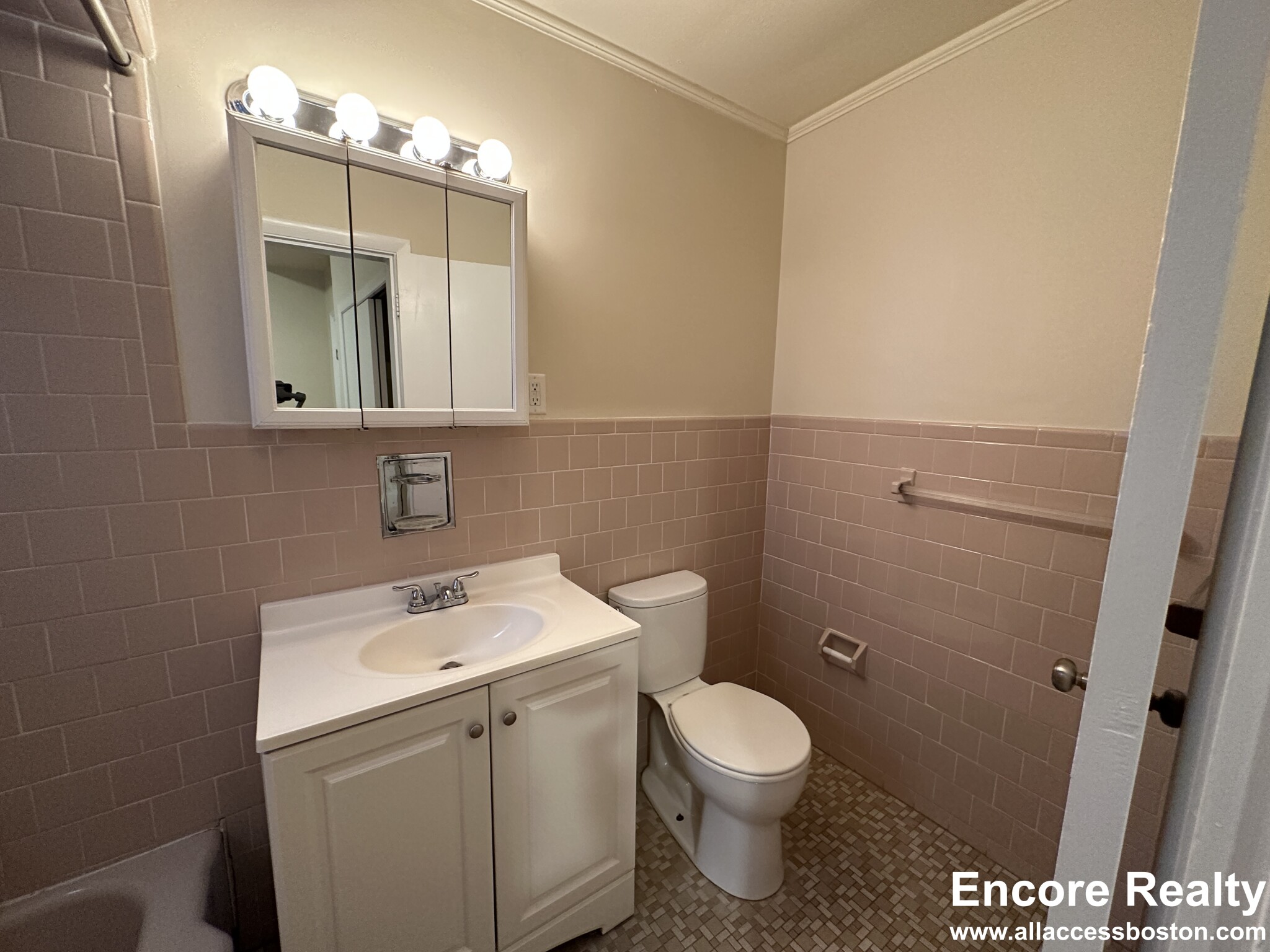 1463 Beacon St, Coolidge Corner