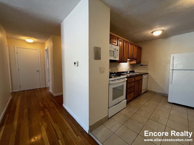 88 Gardner St, Allston