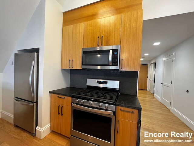 83 Gardner St, Allston