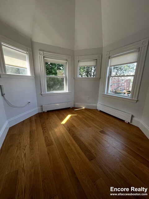 83 Gardner St, Allston