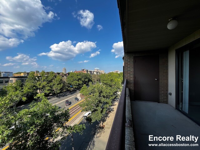 1111 Beacon St, Coolidge Corner