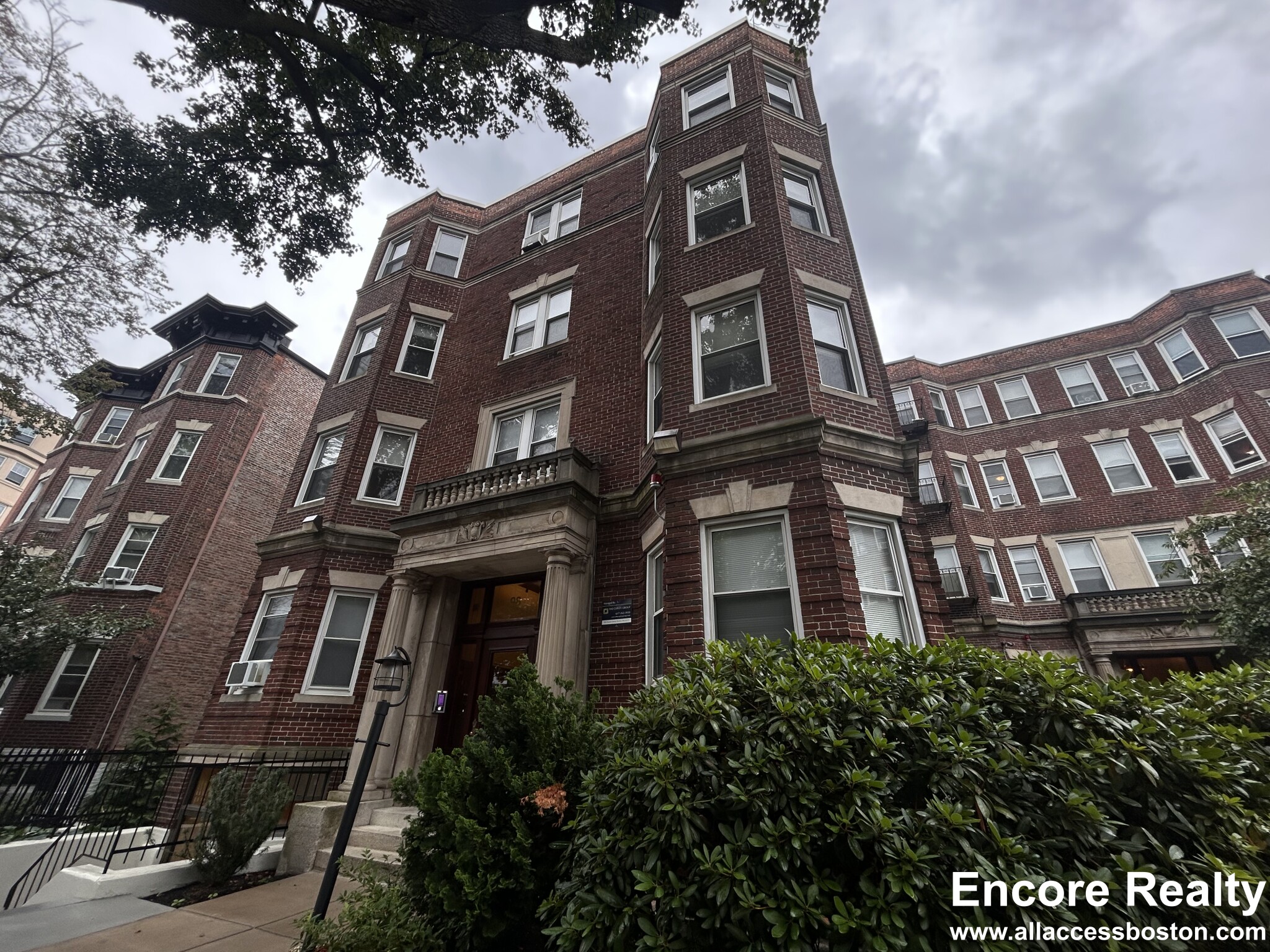 98 Queensberry St, Fenway