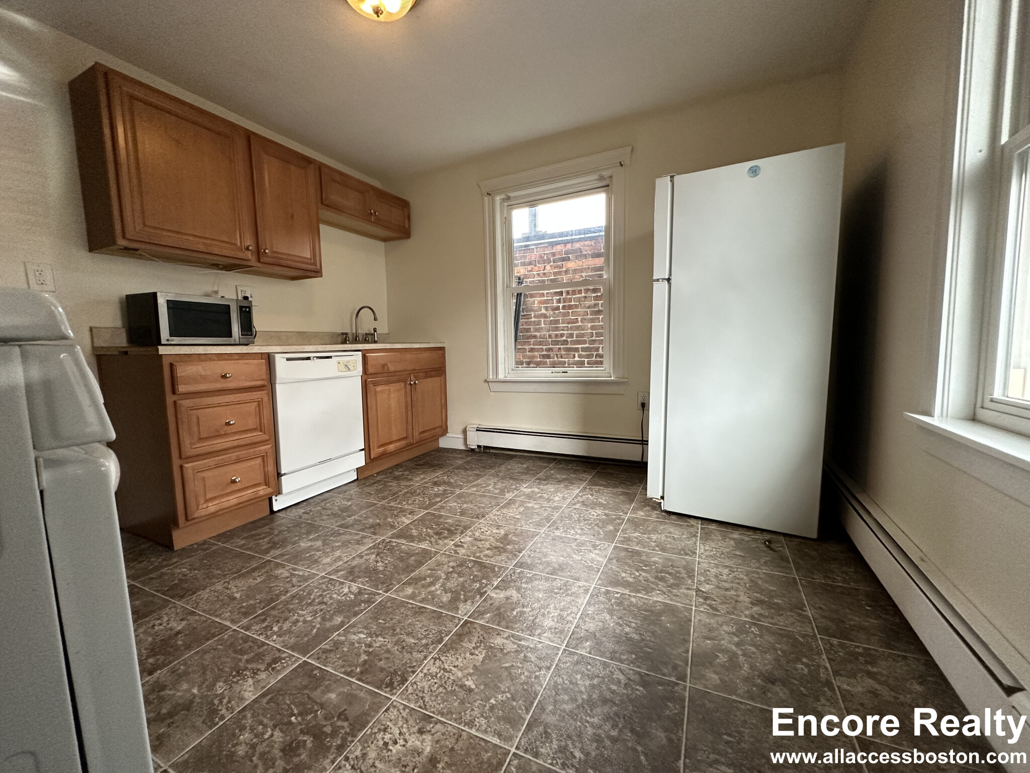 2386 Massachusetts Ave, North Cambridge