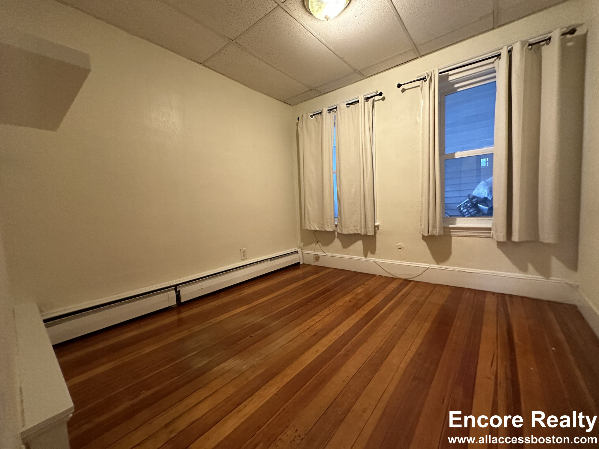 2386 Massachusetts Ave, North Cambridge