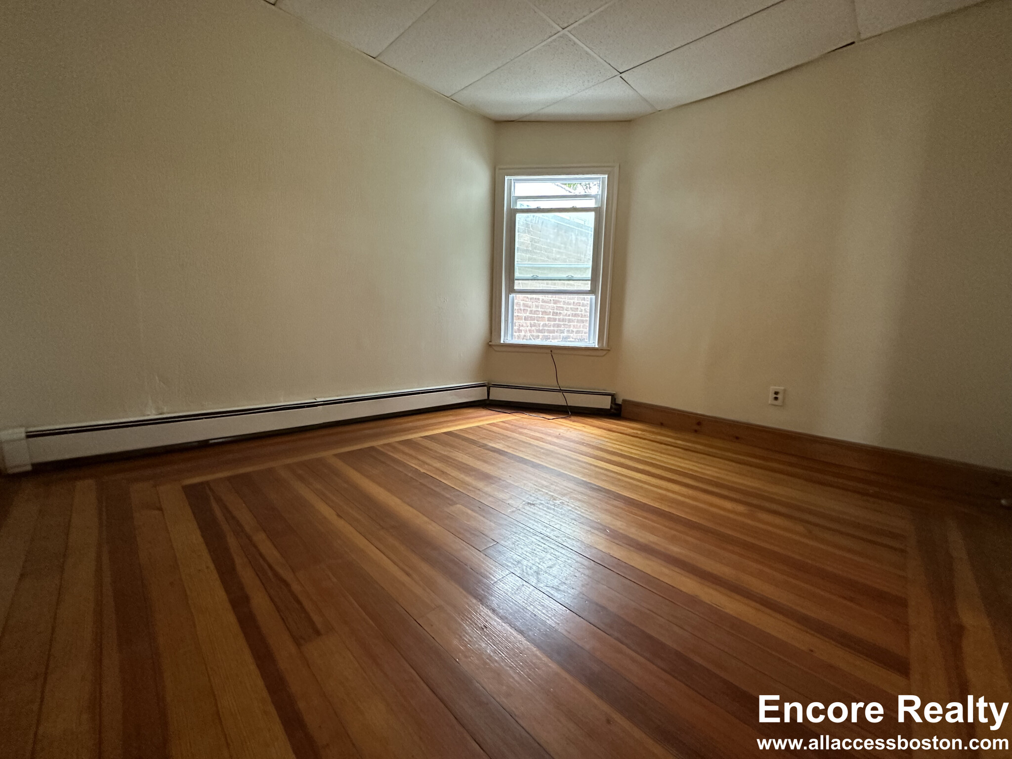 2386 Massachusetts Ave, North Cambridge