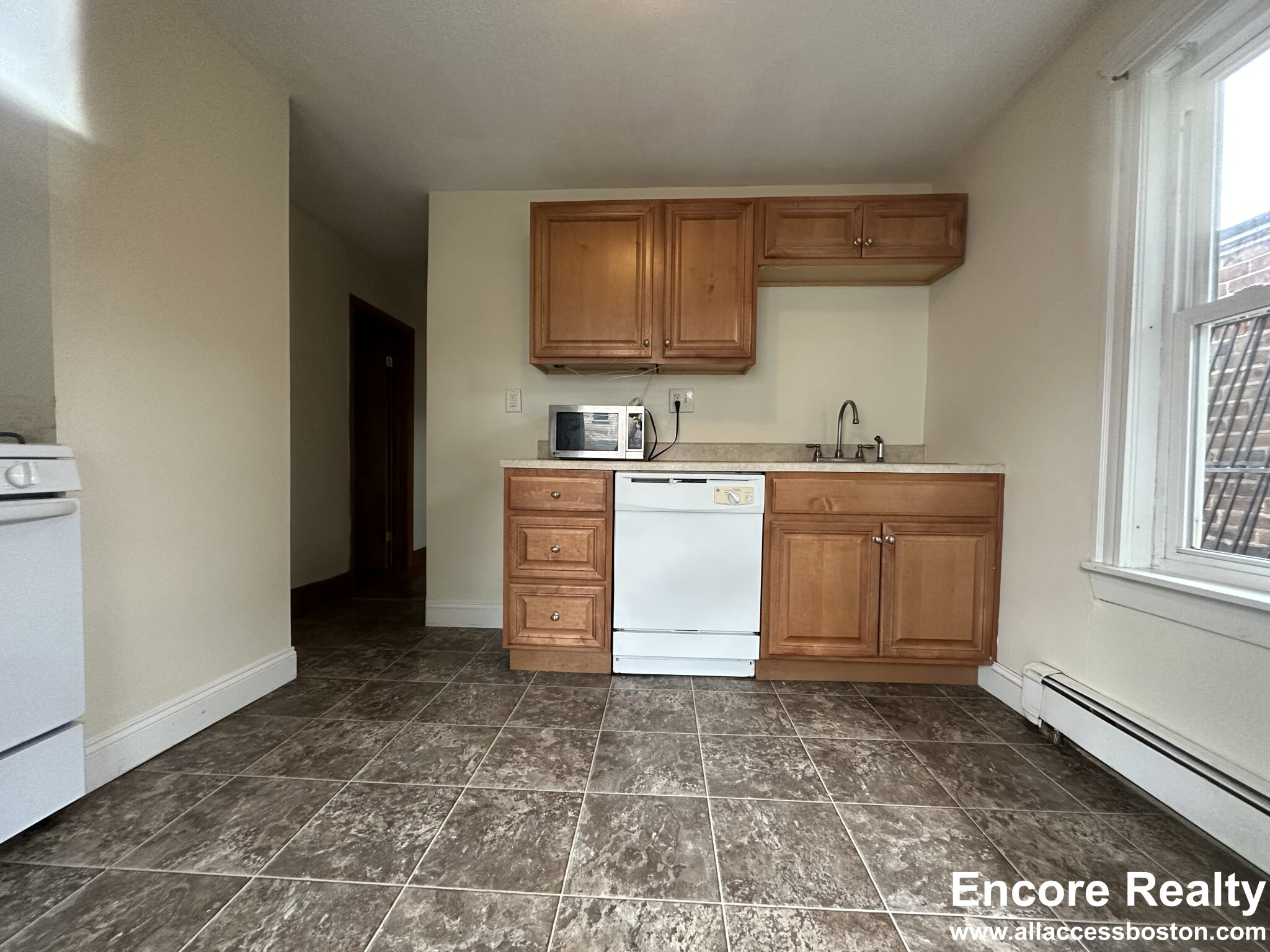 2386 Massachusetts Ave, North Cambridge