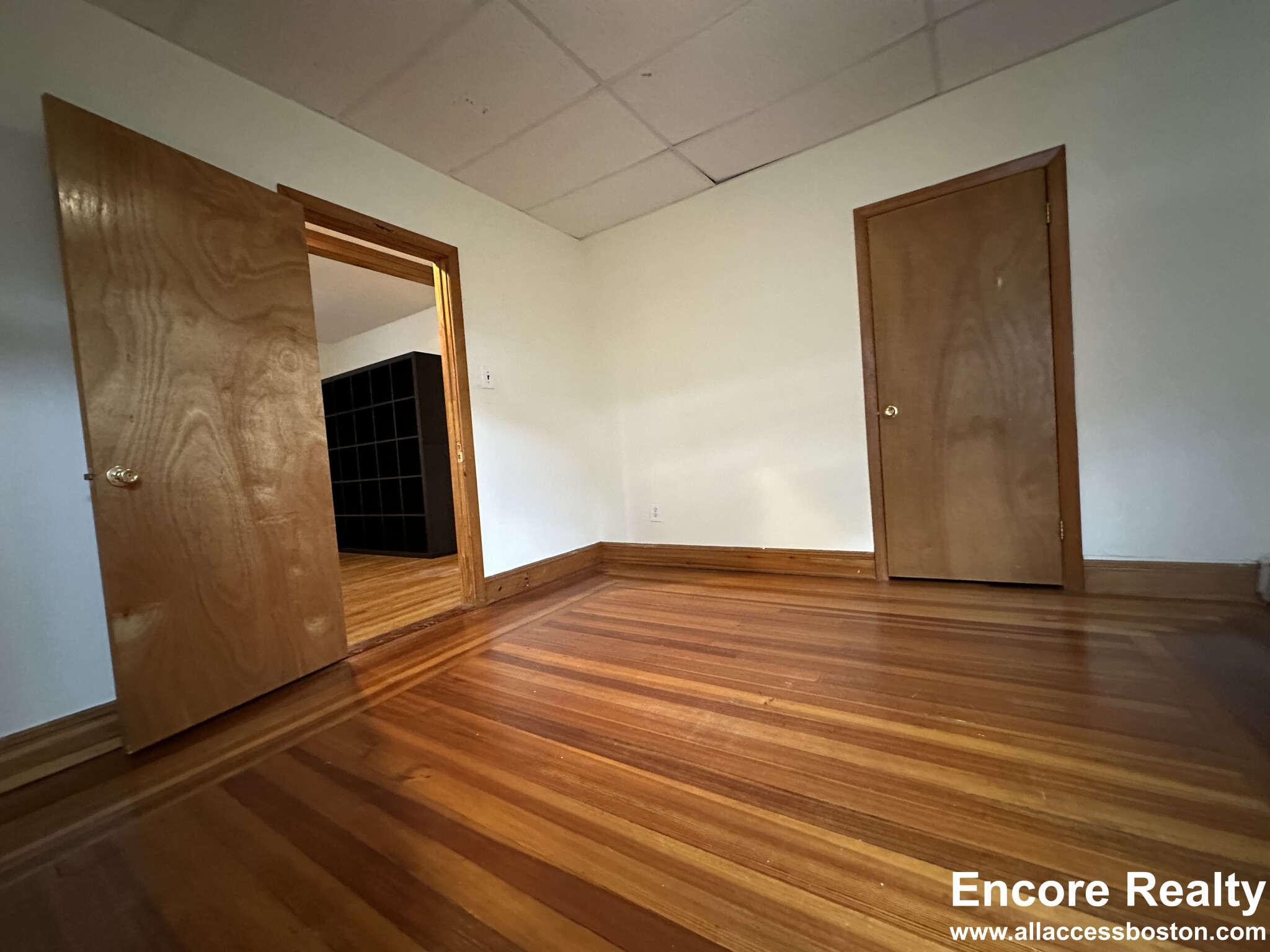 2386 Massachusetts Ave, North Cambridge