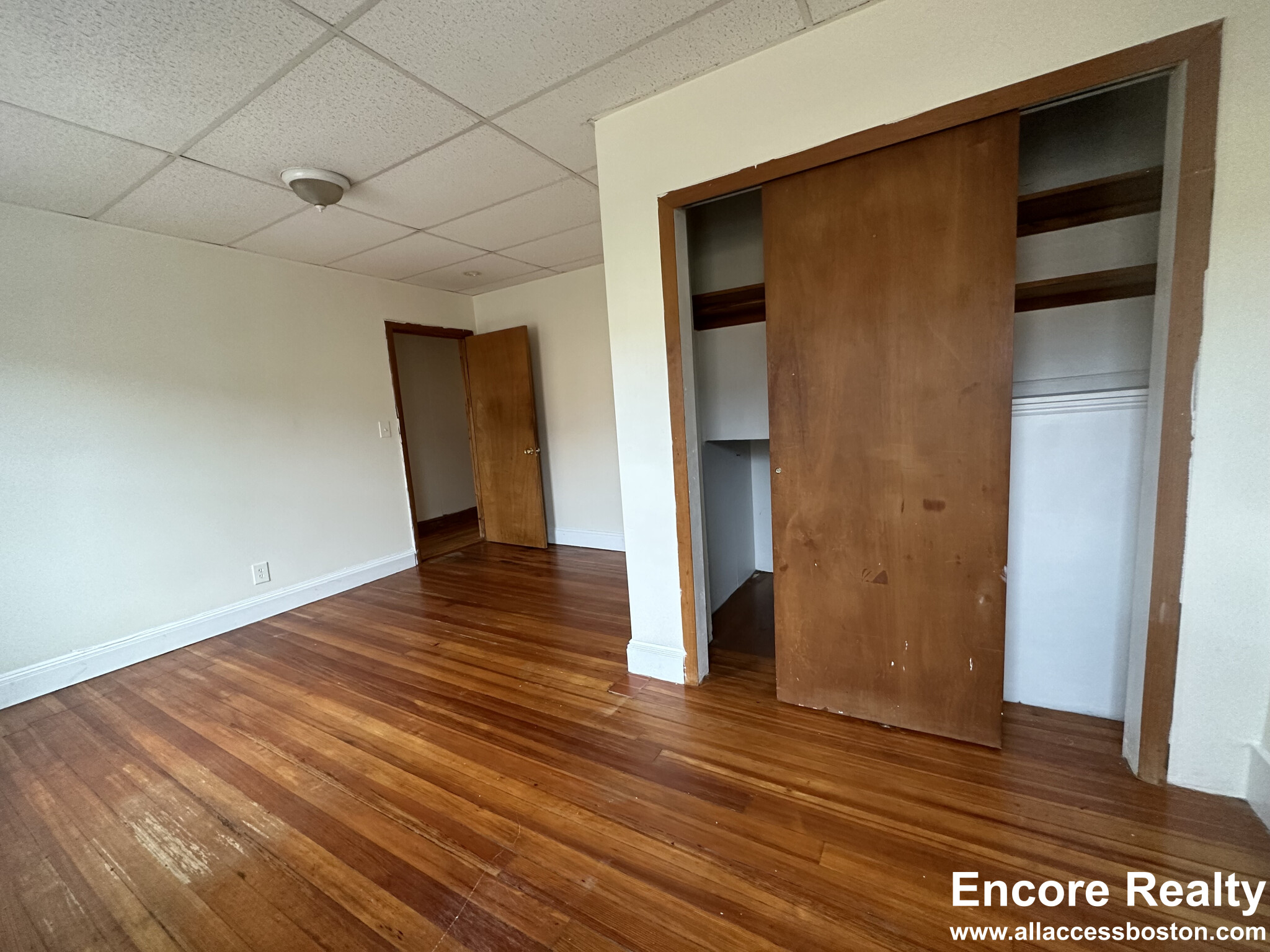 2386 Massachusetts Ave, North Cambridge