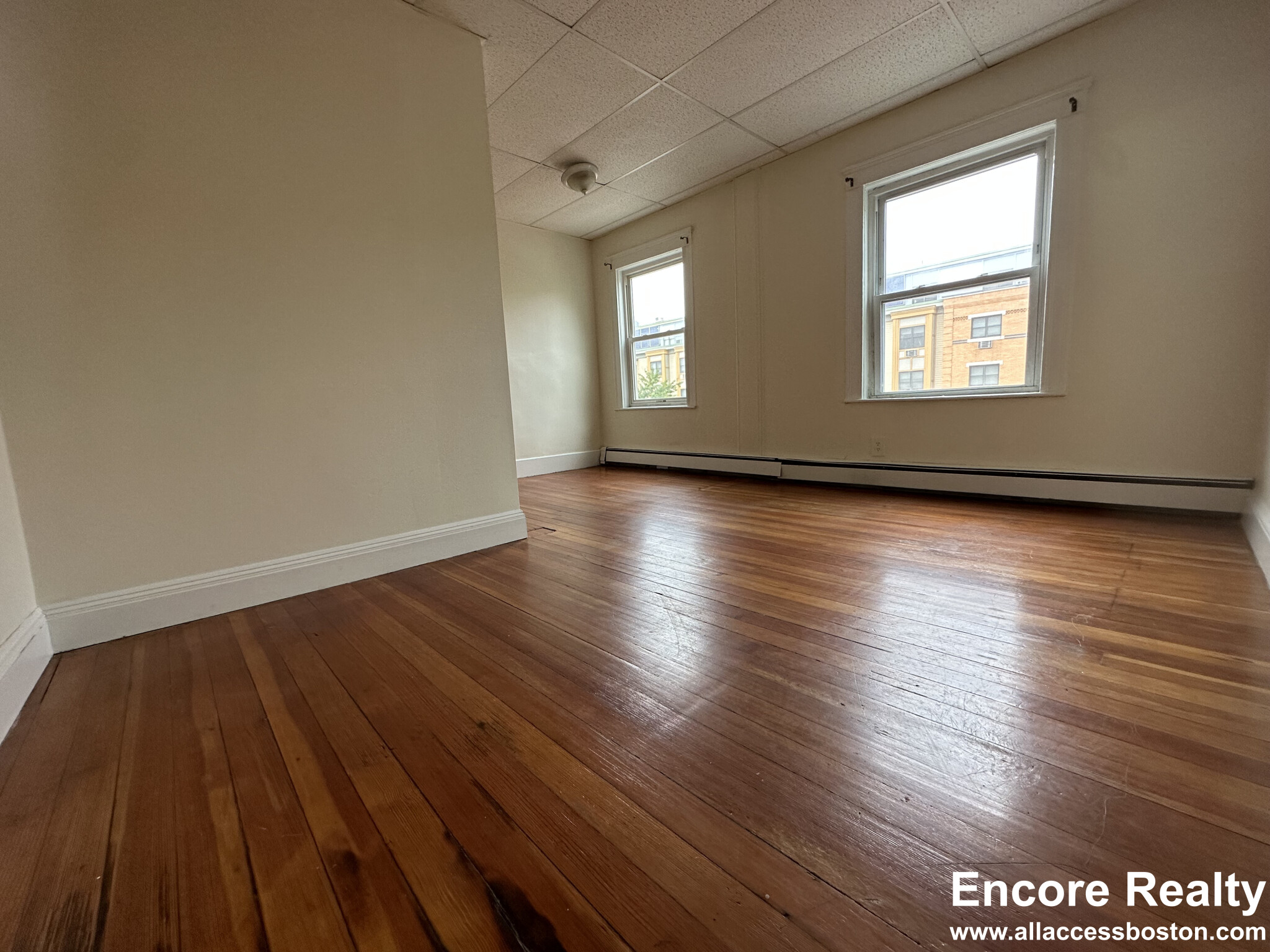 2386 Massachusetts Ave, North Cambridge