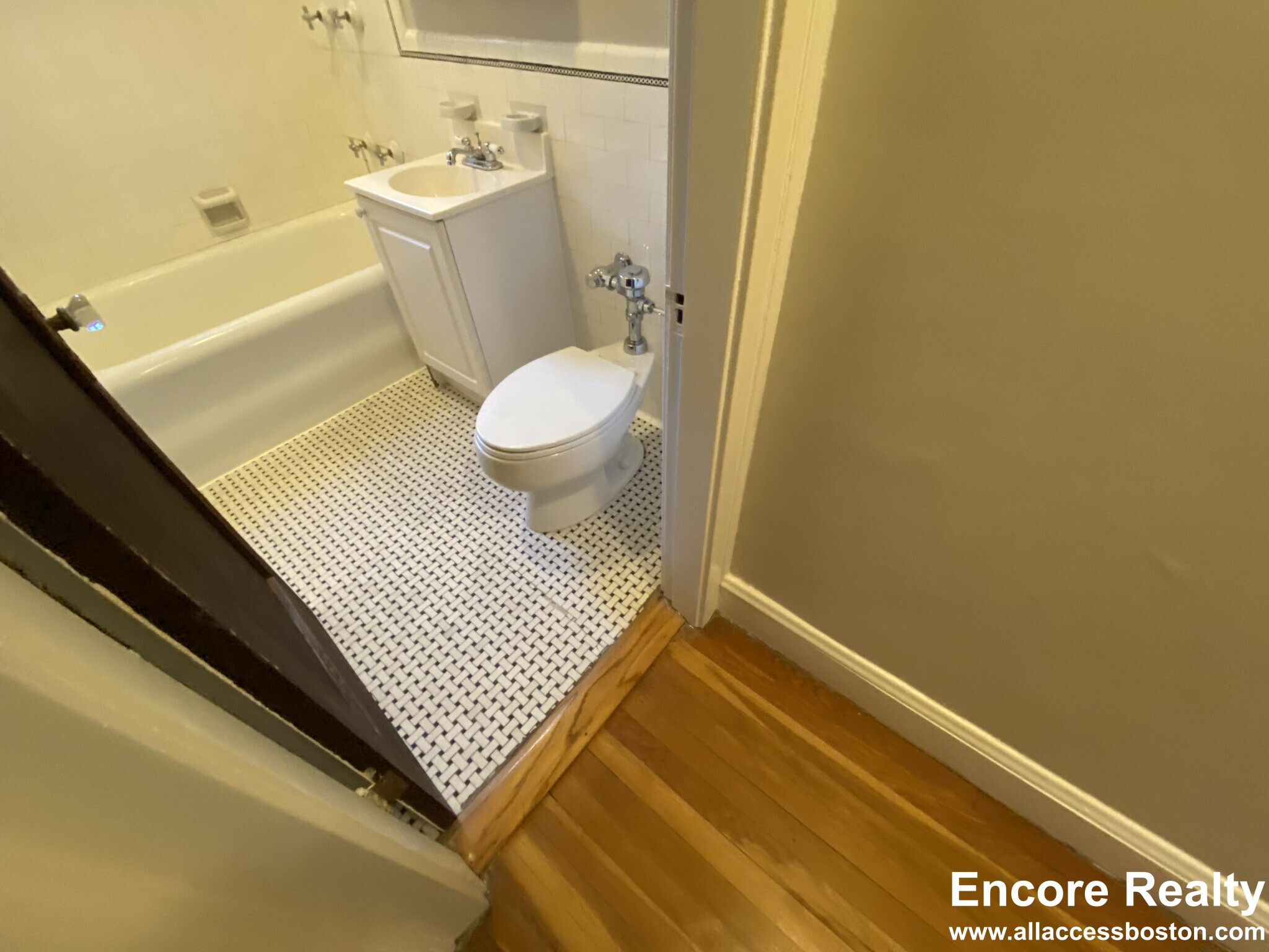 118 College Ave, Davis Square