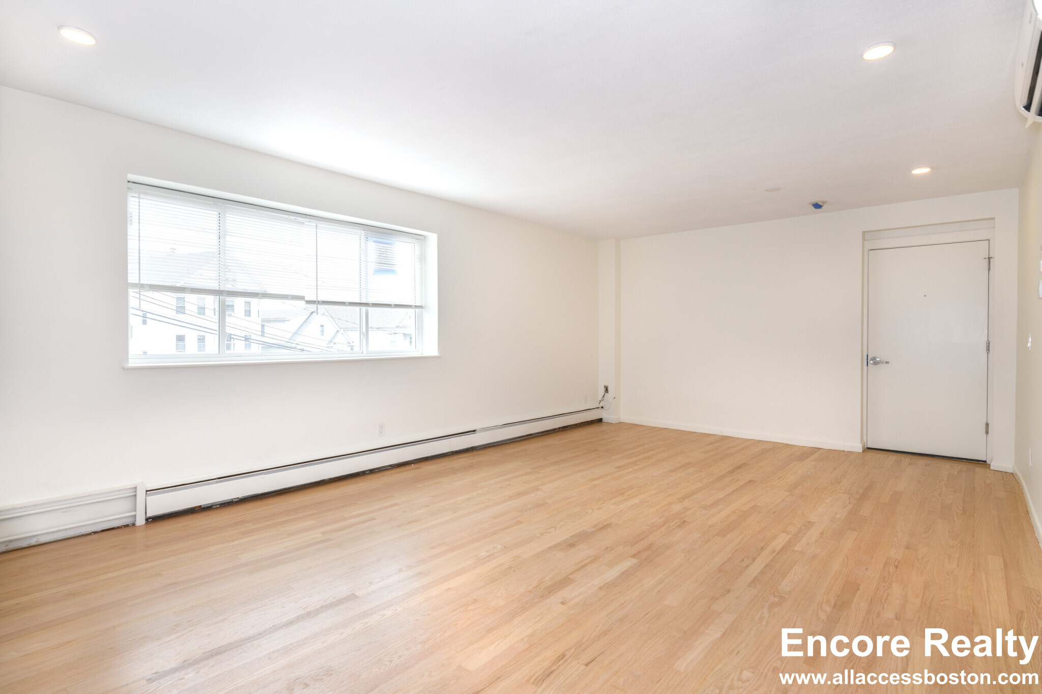 198 Hillside St, Mission Hill