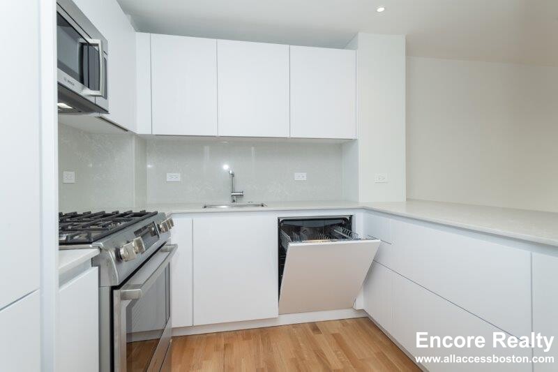 1411 Columbia Rd, South Boston