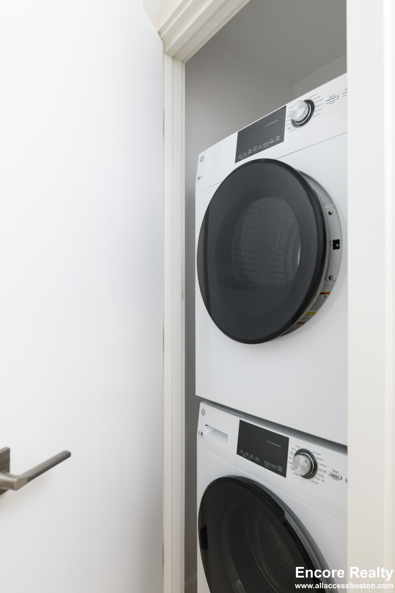 198 Hillside St, Mission Hill