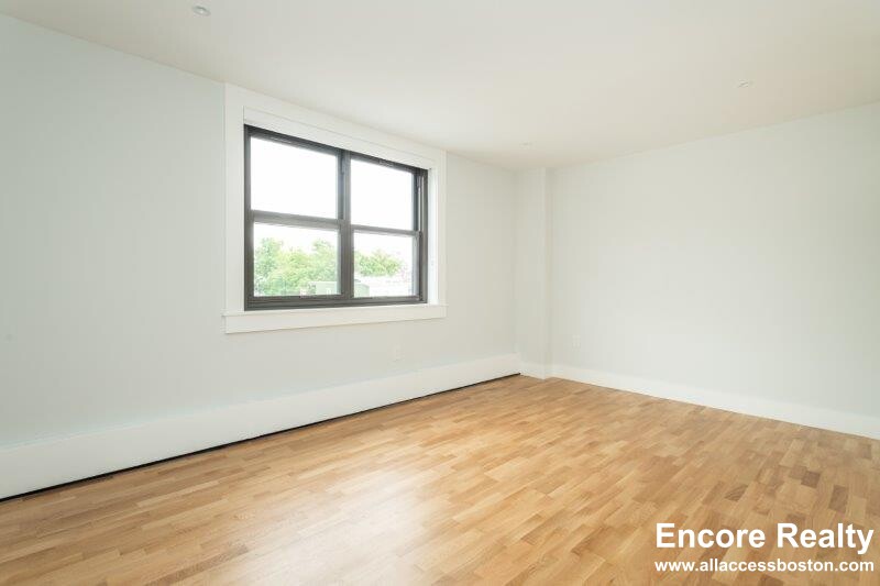 1411 Columbia Rd, South Boston