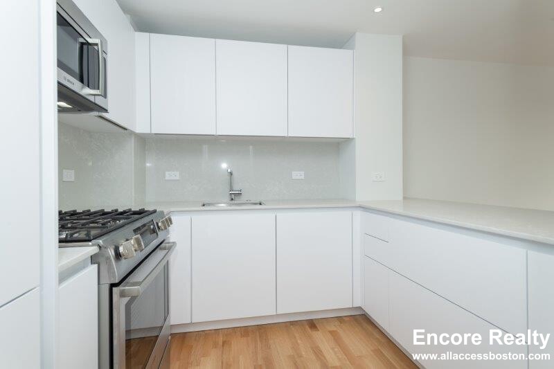 1411 Columbia Rd, South Boston