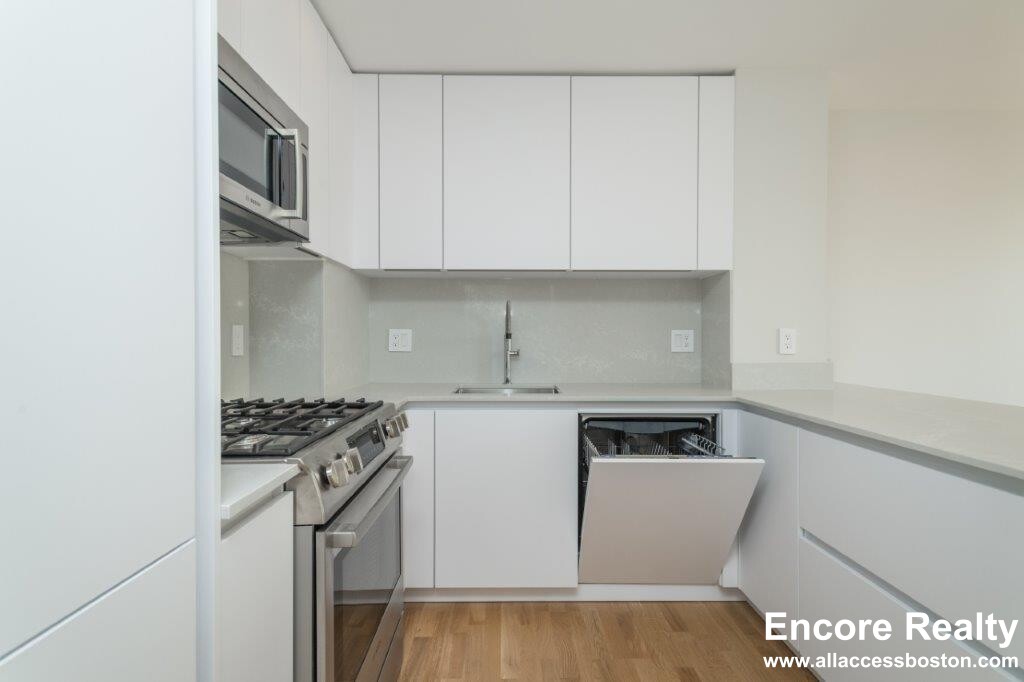 1409 Columbia Rd, South Boston