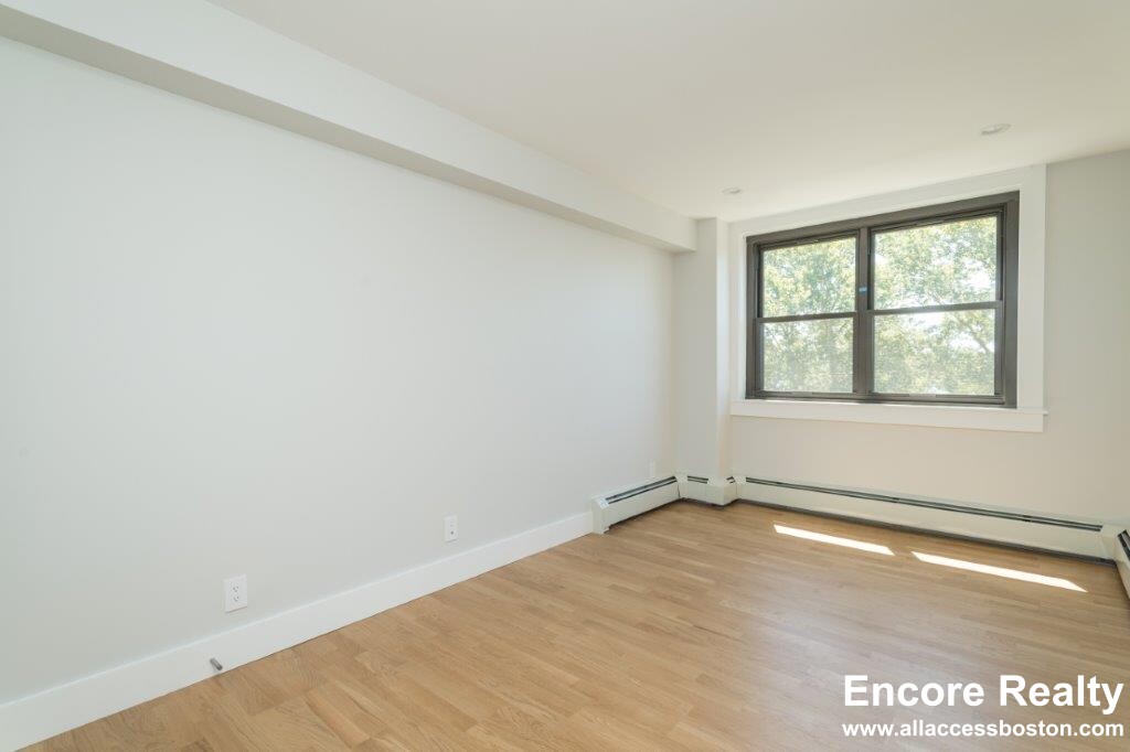 1409 Columbia Rd, South Boston