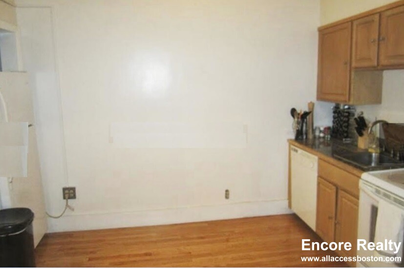 15 Aberdeen St, Fenway