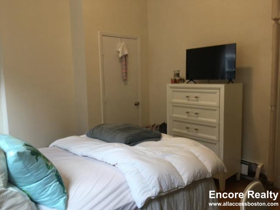 15 Aberdeen St, Fenway