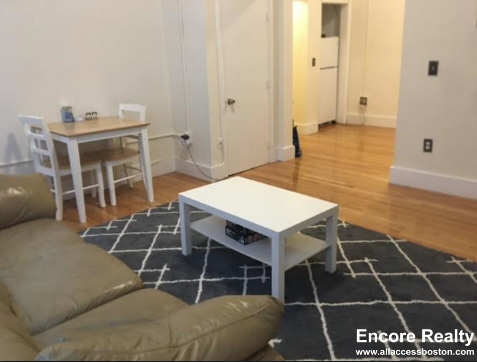 15 Aberdeen St, Fenway