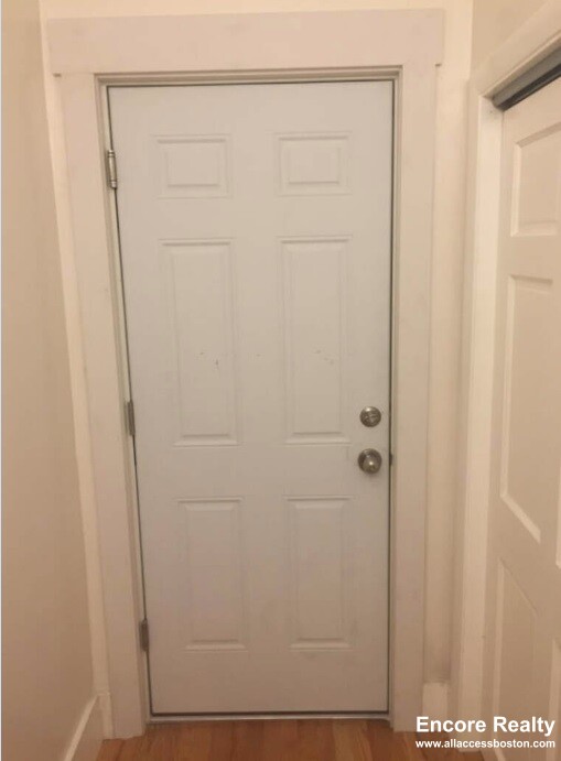 15 Aberdeen St, Fenway