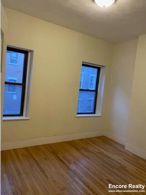 15 Aberdeen St, Fenway