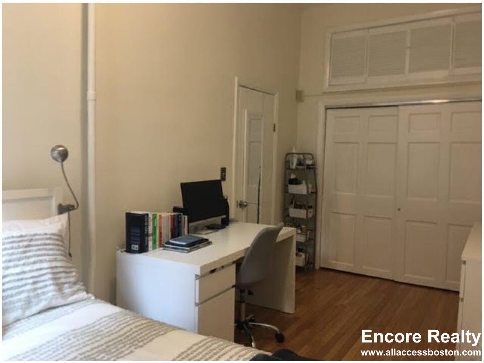 15 Aberdeen St, Fenway