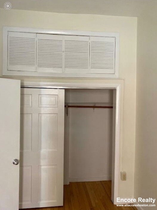 15 Aberdeen St, Fenway