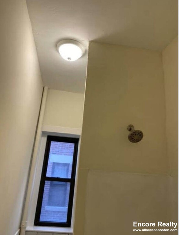 15 Aberdeen St, Fenway