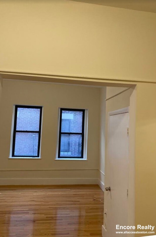 15 Aberdeen St, Fenway