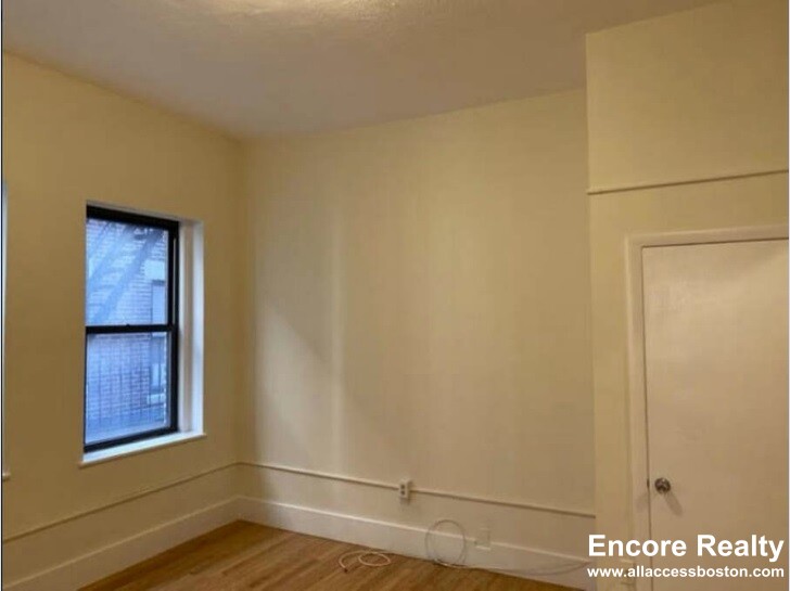 15 Aberdeen St, Fenway