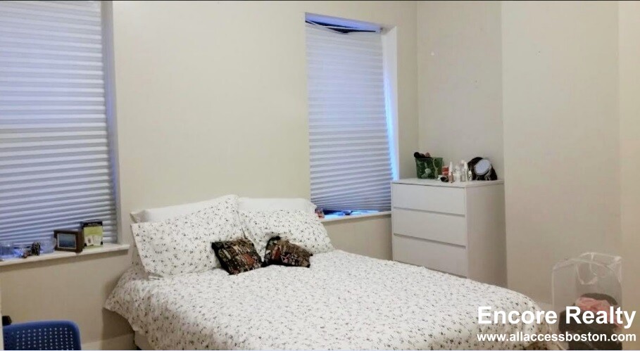 15 Aberdeen St, Fenway