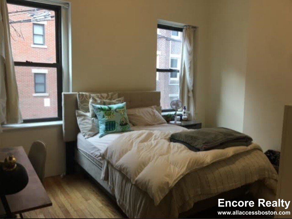 15 Aberdeen St, Fenway