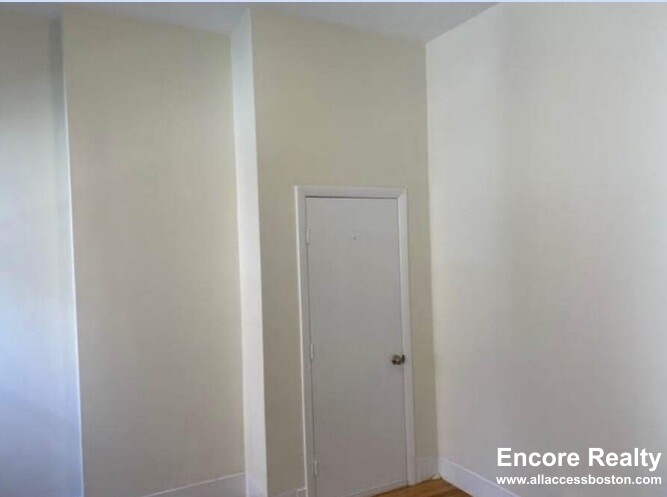 15 Aberdeen St, Fenway