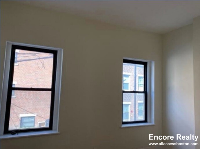 15 Aberdeen St, Fenway