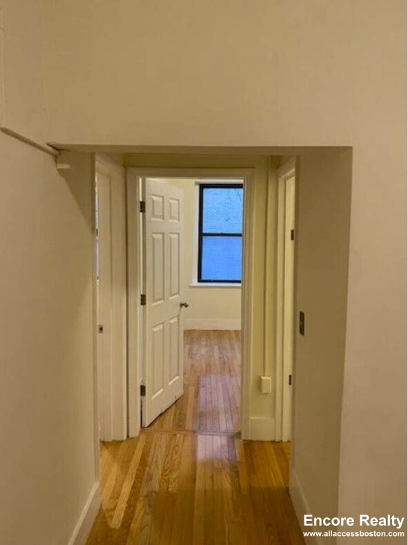 15 Aberdeen St, Fenway