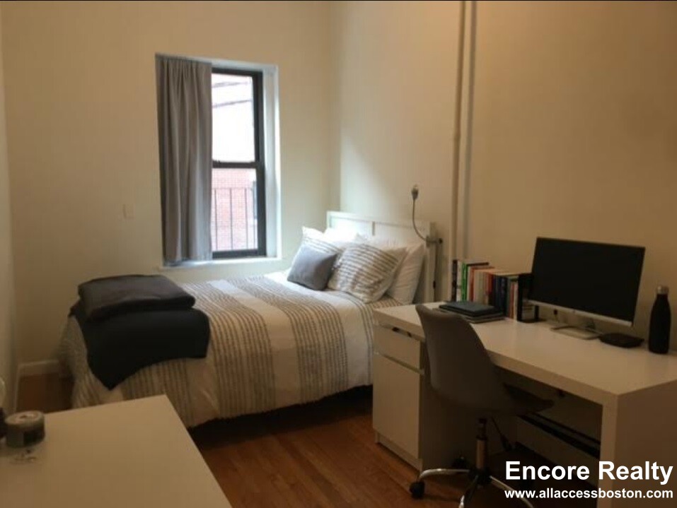 15 Aberdeen St, Fenway