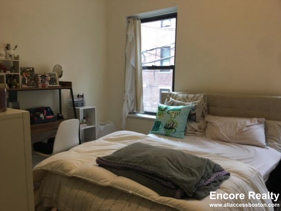 15 Aberdeen St, Fenway