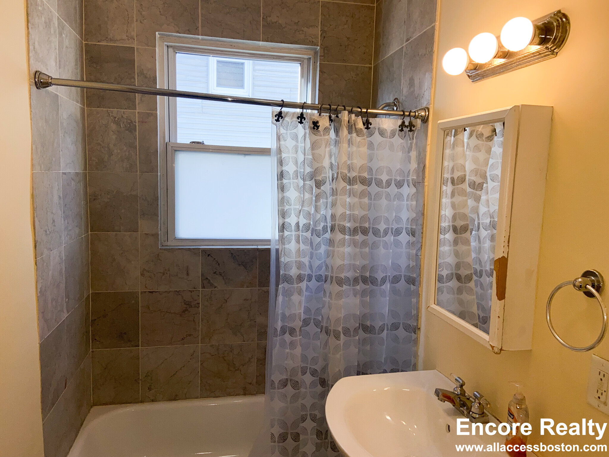 19 Parker Hill Ave, Mission Hill