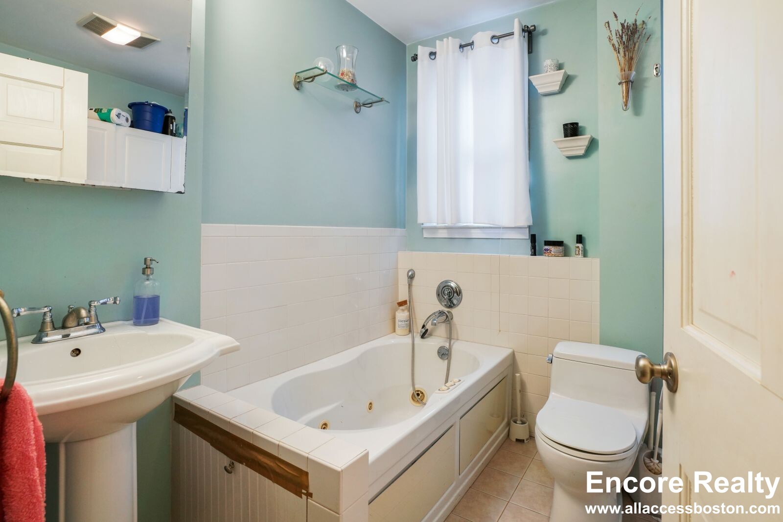 68 Calumet St, Mission Hill