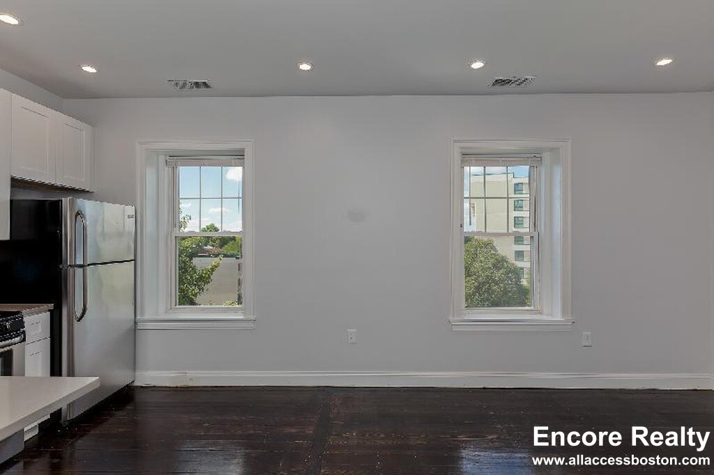 998 Tremont St, South End