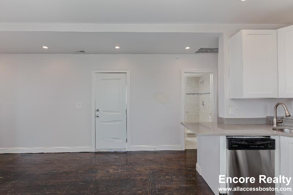 998 Tremont St, South End