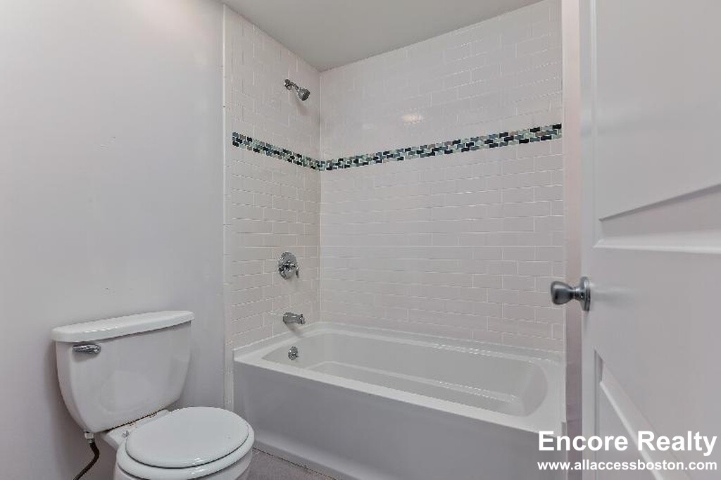 998 Tremont St, South End