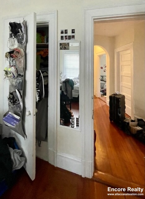 186 Naples Rd, Coolidge Corner